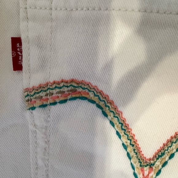 Levi's White Straight Leg Jeans with Embroidery - Picture 6 of 10